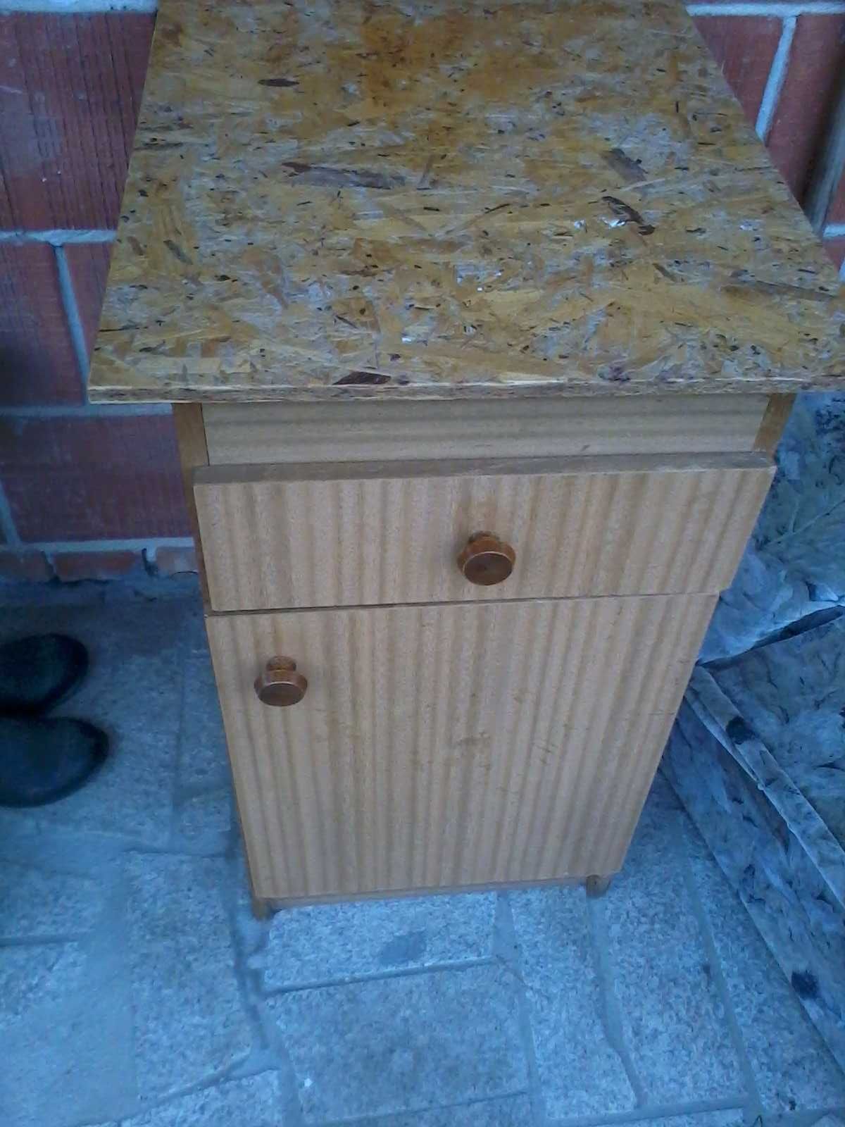 Szafka kuchenna z szufladą,blatem i półką oraz fotel