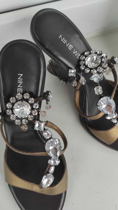 Zdobione koturny Nine West