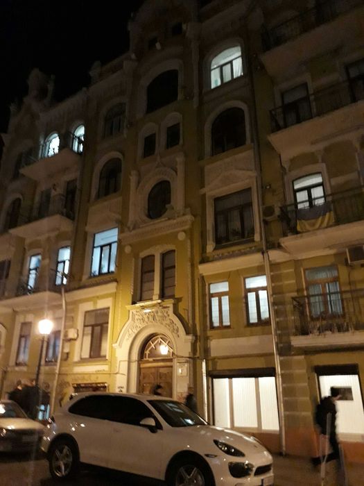 Подол, Андреевский спускск 2в, статусный дом, высокие потолки