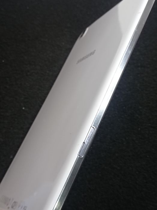 Планшет Samsung Galaxy Tab 3  SM-T310 "16gb" (8 дюймів )