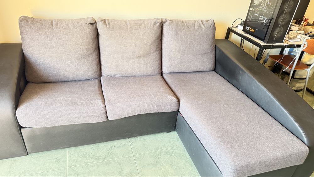 Sofá Chaise long 3 lugares com 2 puffs