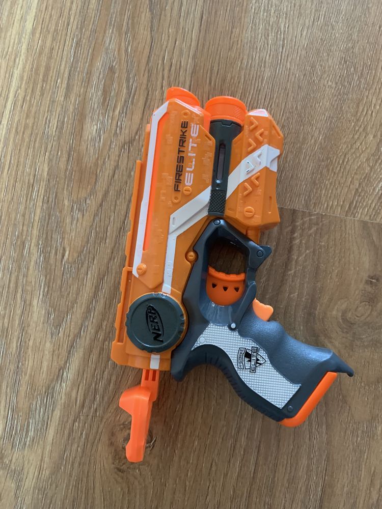 Nerf firestrike Elite з лазером