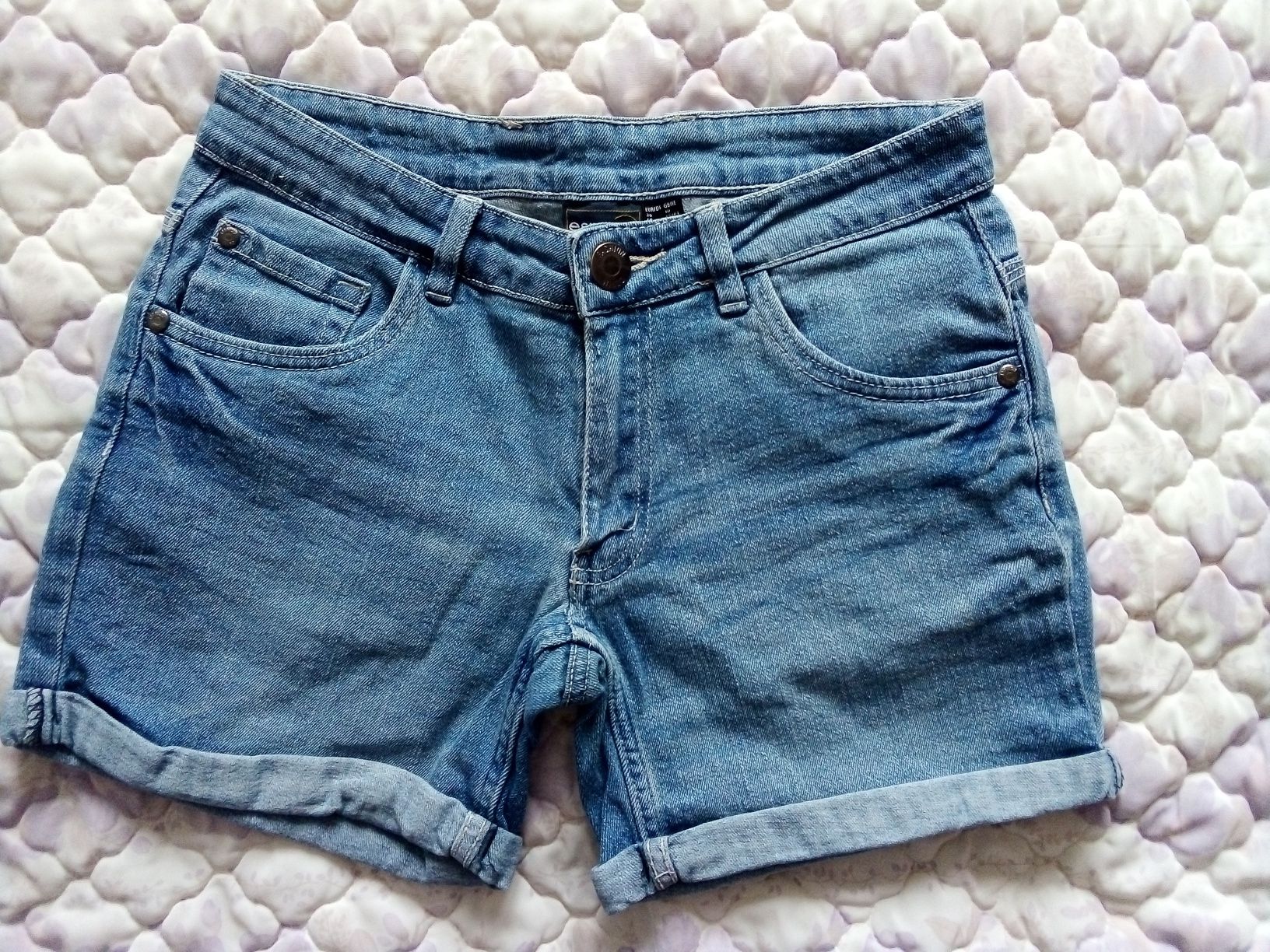 Krótkie spodenki jeansowe ESMARA. Rozm. 36