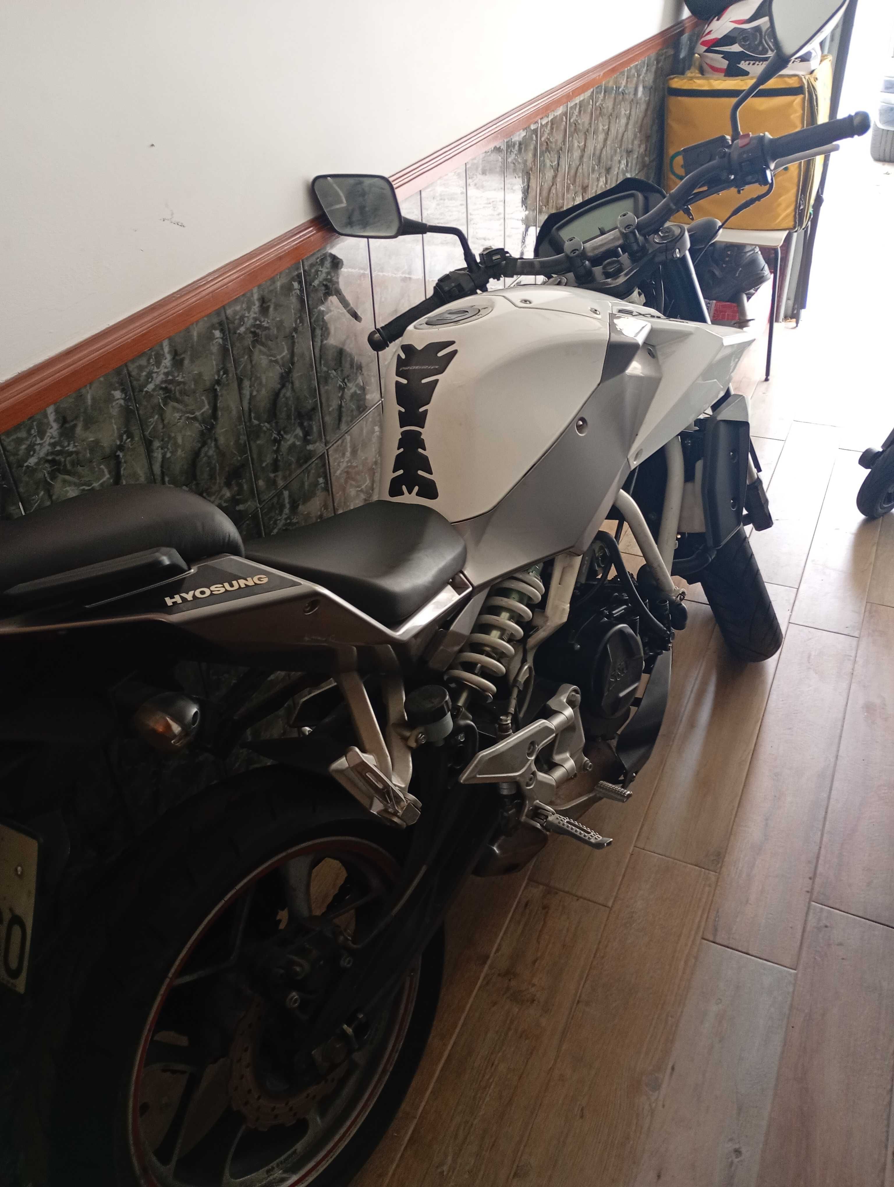 Moto Hyosung GD250