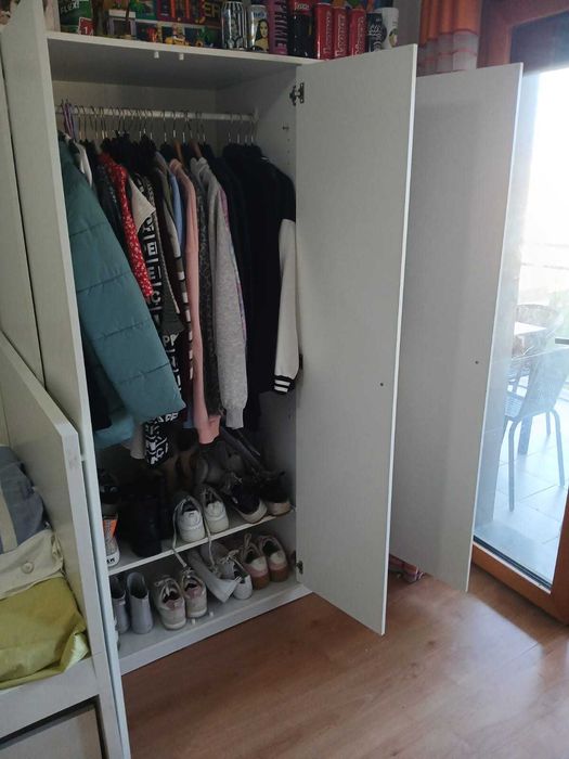 Cama e roupeiro de criança