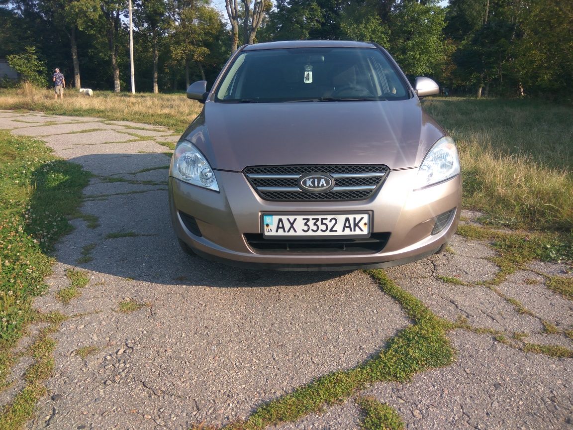 Продам автомобиль Kia ceed 2007 года выпуска