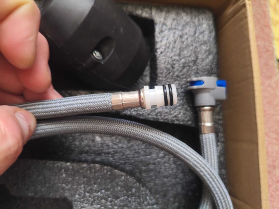 Кран для кухні видвижний телескопічний