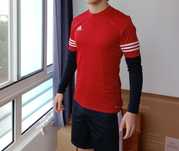 T-shirt Adidas..
