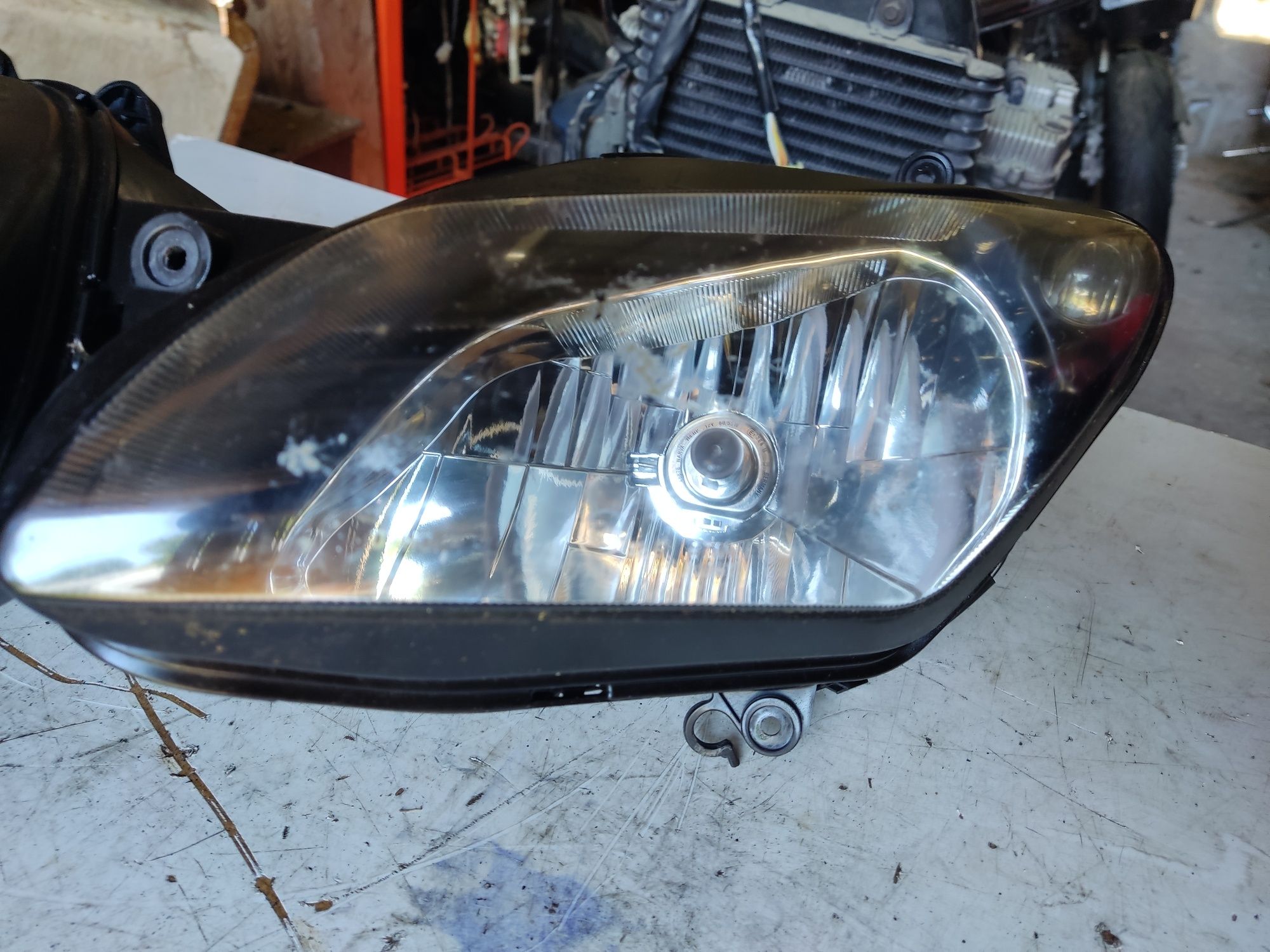 Yamaha R1 rn09 lampa reflektor