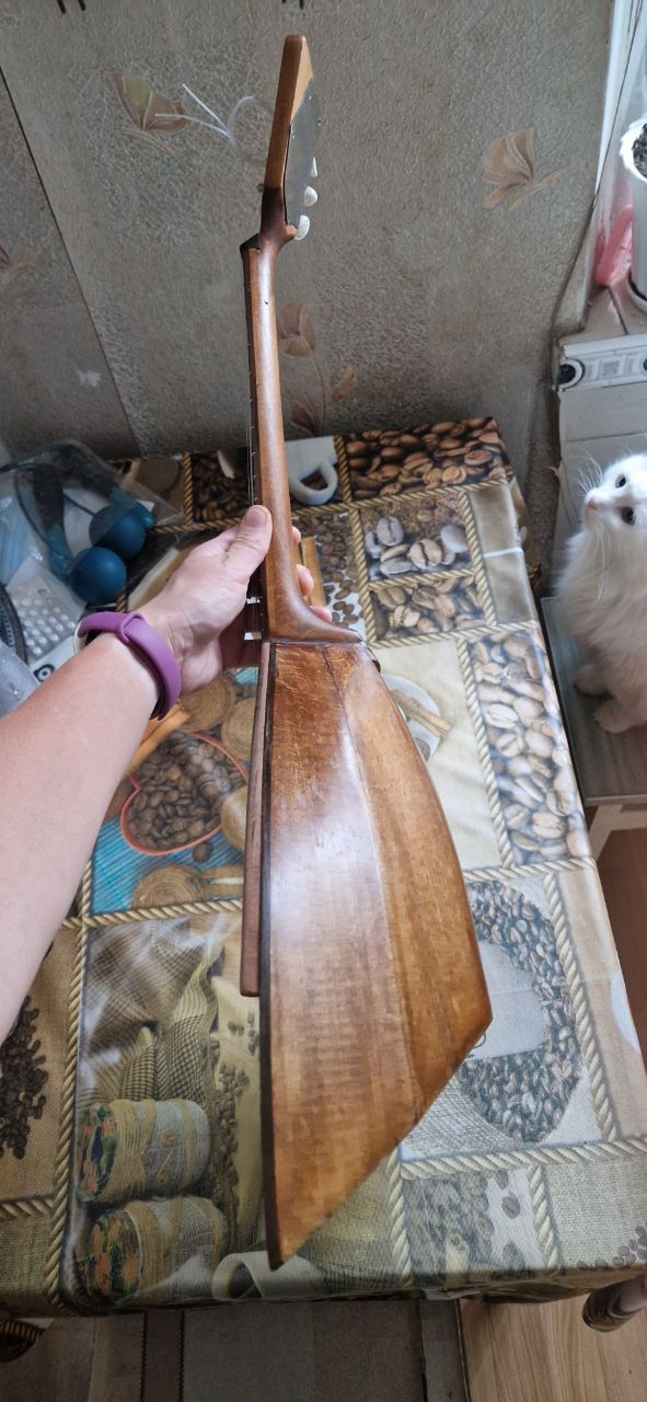 Продам балалайку