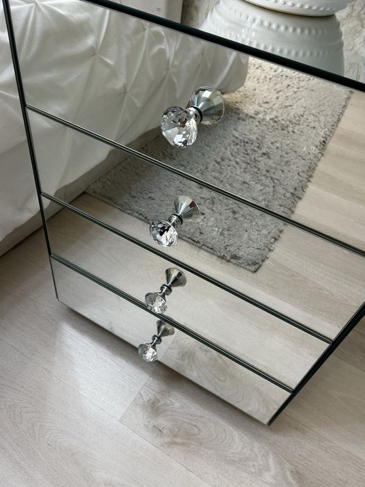 2 Mesa de cabeceira/ Movel em espelho/espelhada