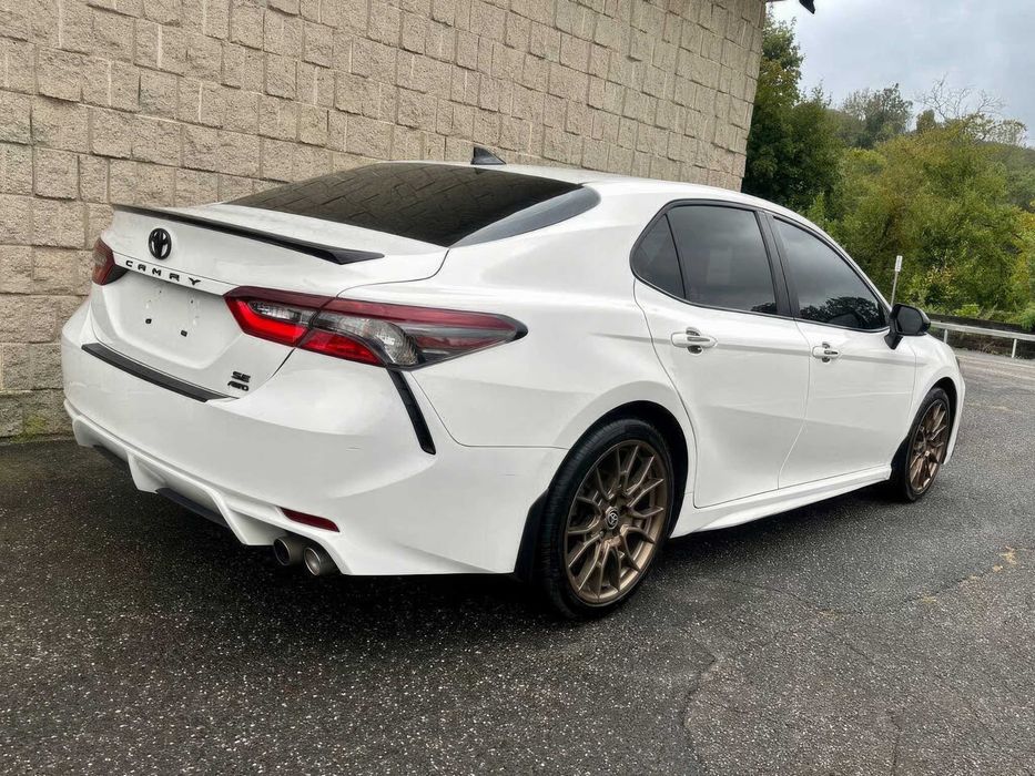 Toyota Camry      2023