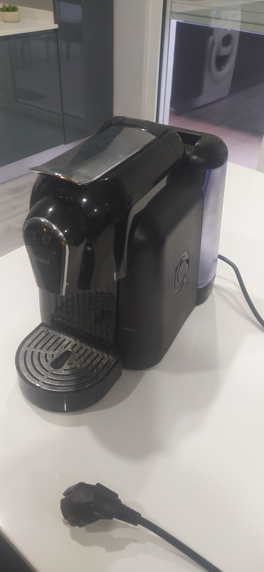 Máquina café Delta Qool com fuga água