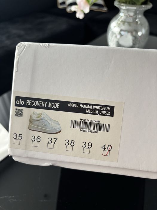 Alo Yoga sneakersy biale buty roz.38/39 miu