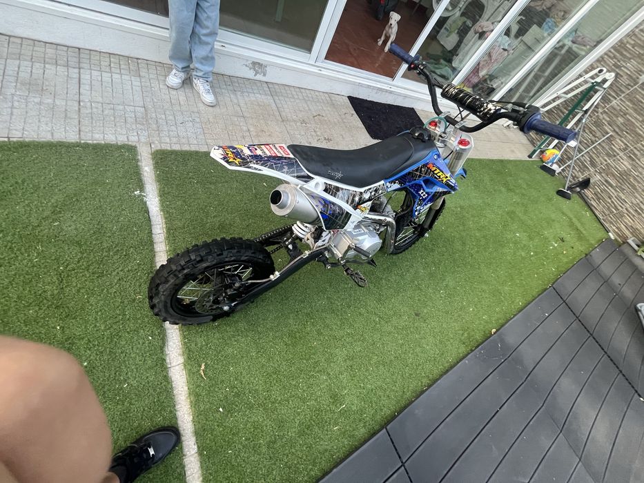 Moto quase nunca usada.aceito trocas preco negociavel