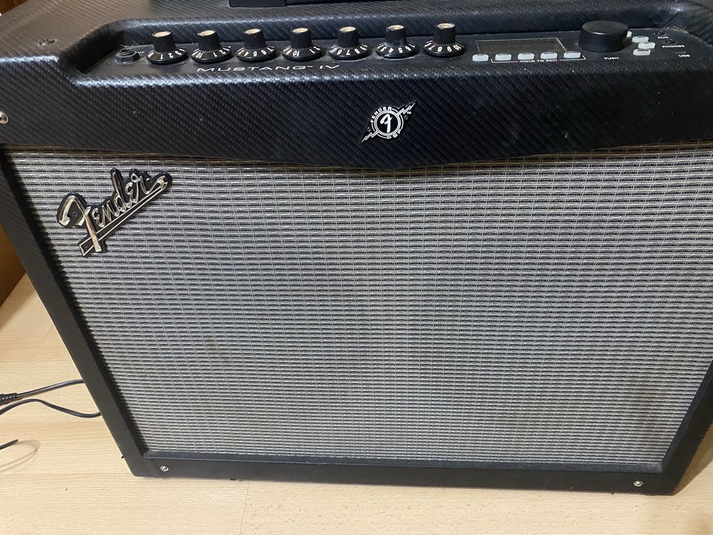 Amplificador guitarra Fender mustang IV