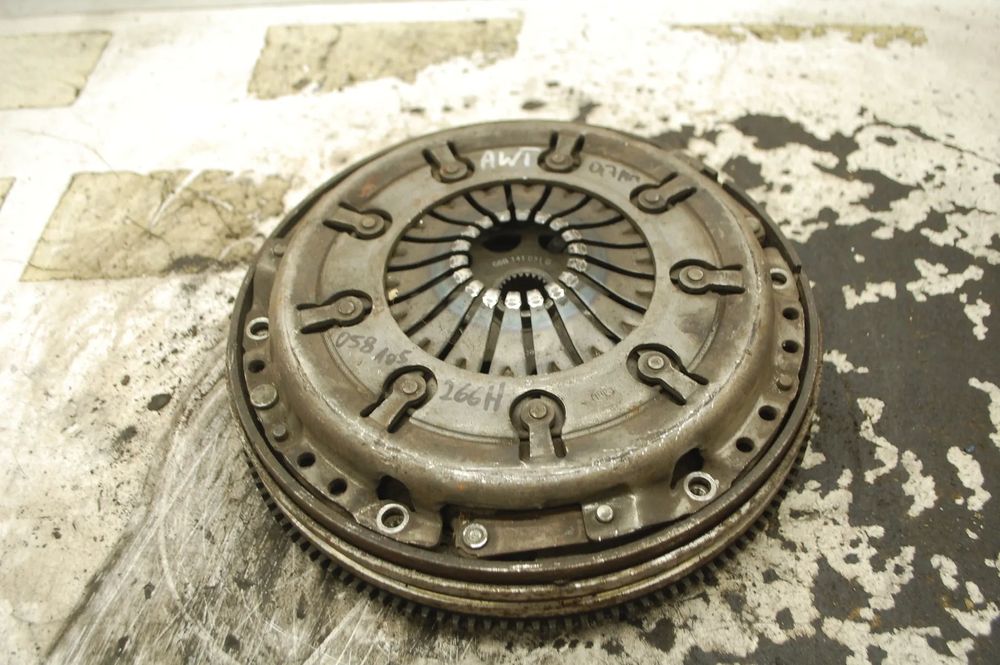 SPRZĘGŁO KOMPLETNE DWUMASOWE 058105266H 2.0 ALT AUDI A4 B6 VW PASSAT B5