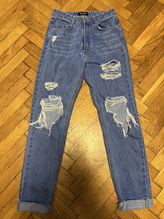 Стильні жіночі рвані джинси