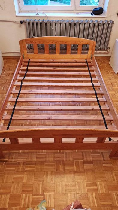 Łóżko drewniane na sprzedaż