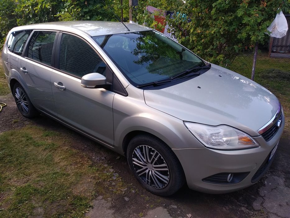 Форд фокус 2  рестайлін в хорошому стані.