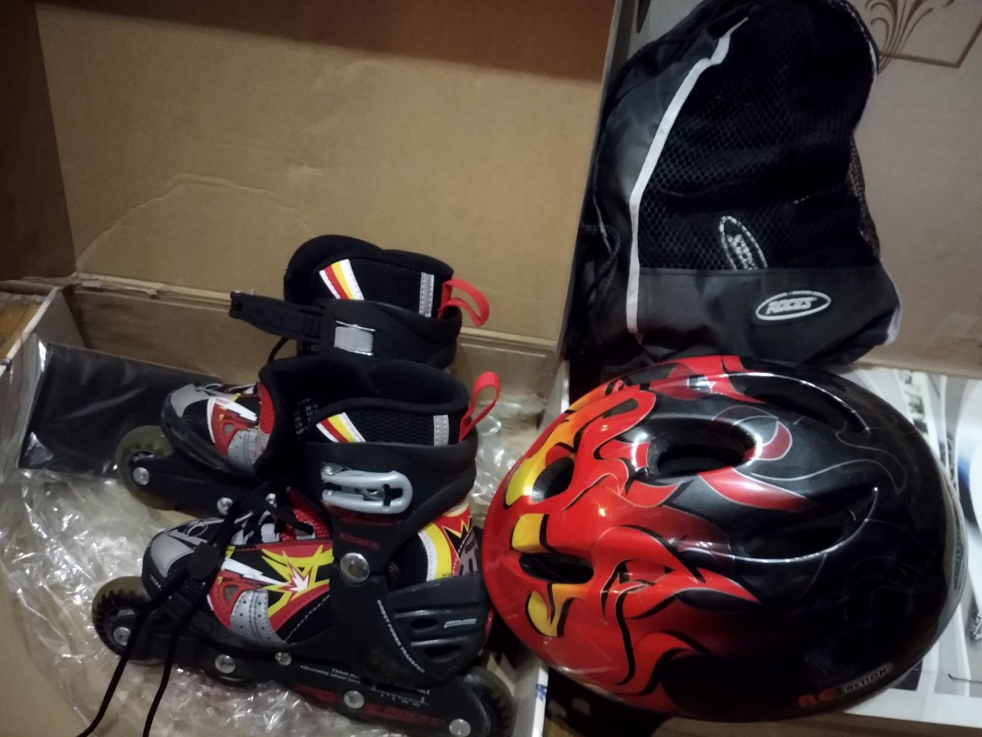 Комплект детские роликовые коньки Roces +шлем+защита, разм.30-35