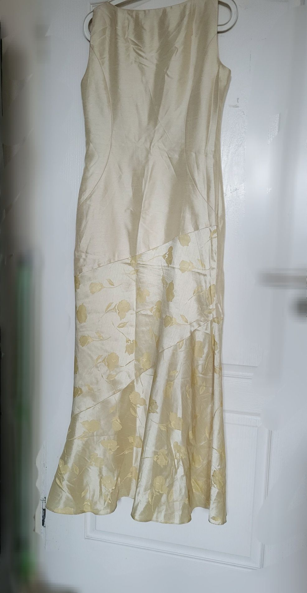 Długa sukienka w stylu vintage