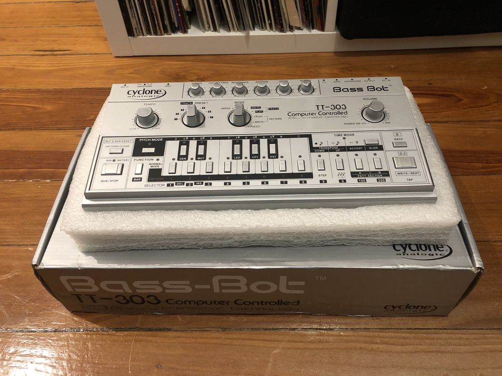 Cyclone Analogic TT-303 Bass Bot MK1 (rare)