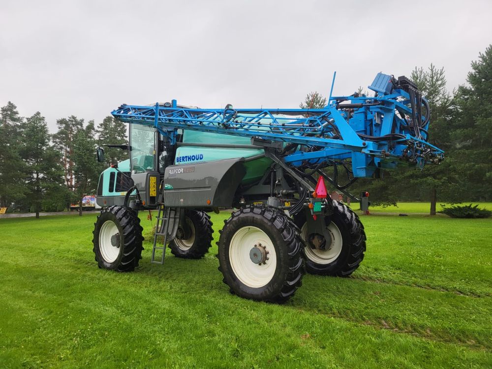 Opryskiwacz samojezdny Berthoud Raptor 4200
