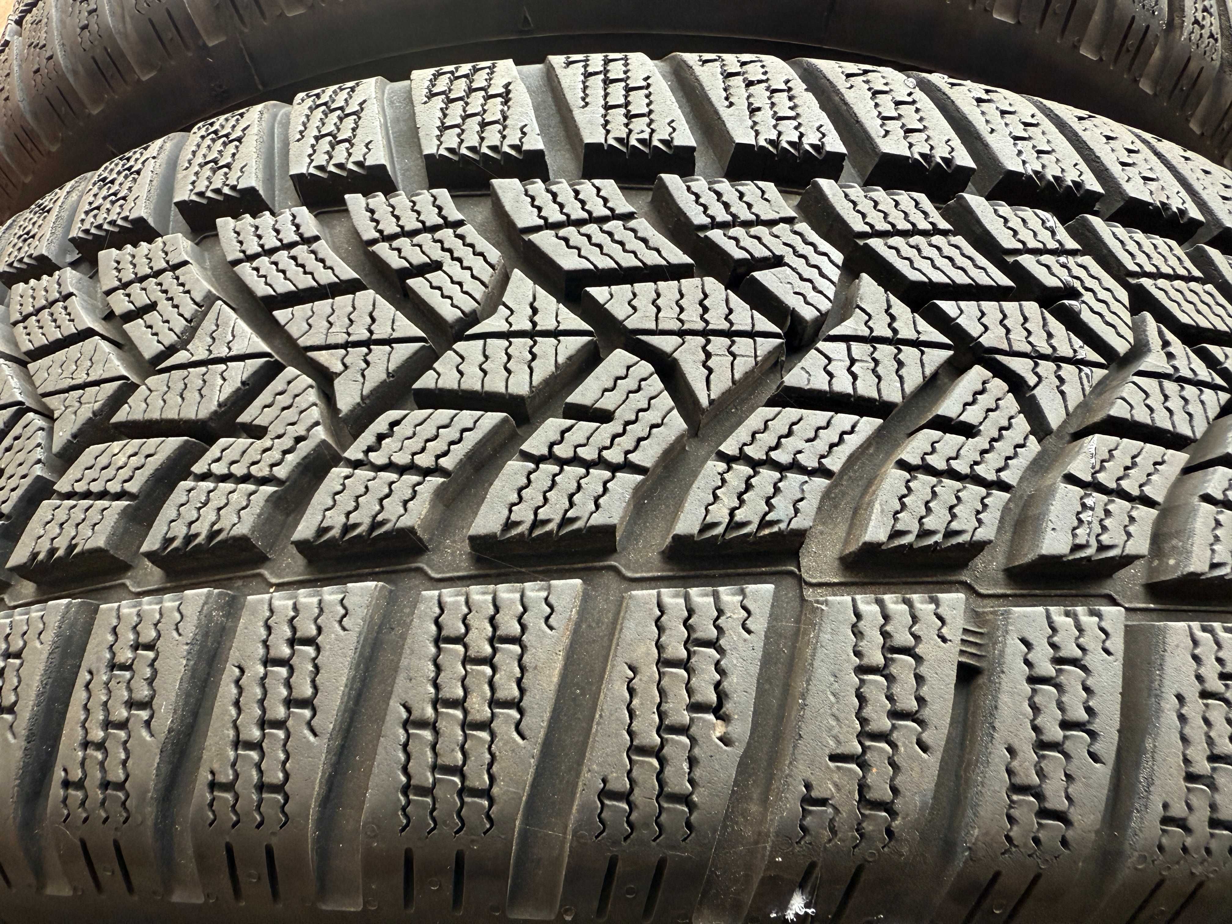 Komplet opon Dunlop Winter Sport 5 215/65r16 98H 2022 r.