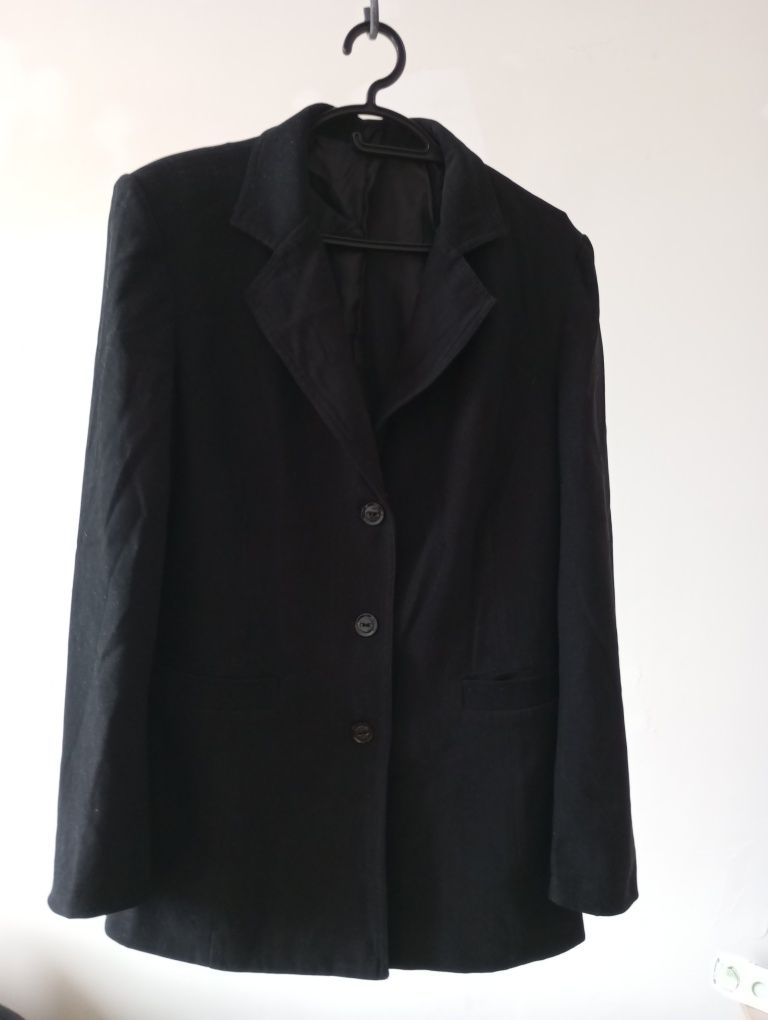 Жіночий піджак чорного кольору
