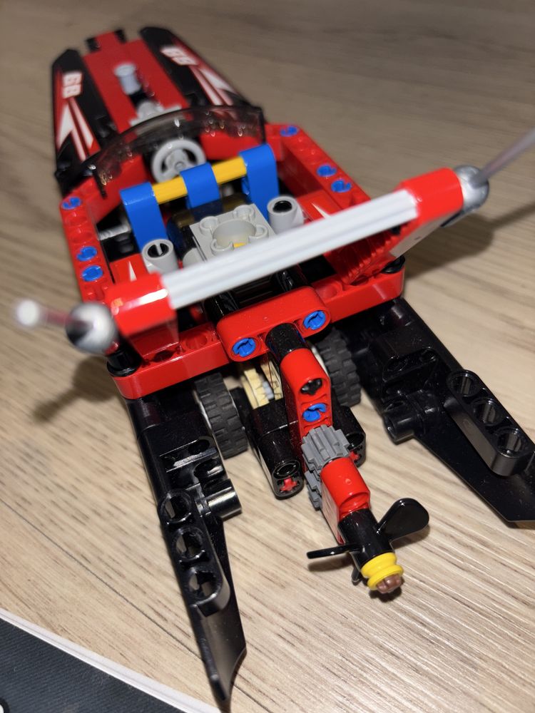 Lego technic 42089. Na pozostalych Playmobil.
