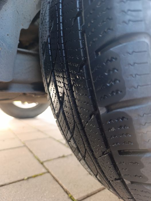 Felg kia i 16" 5x114,3 z oponami zimowymi 215/70 R16 –