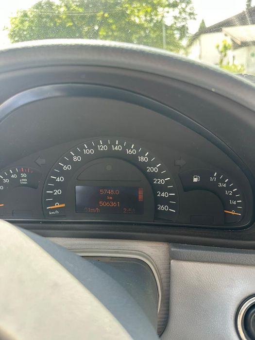 Автомобіль Mersedes-Benz c220 w203