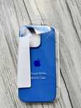Niebieskie klasyczne etui do iPhone 16 Pro