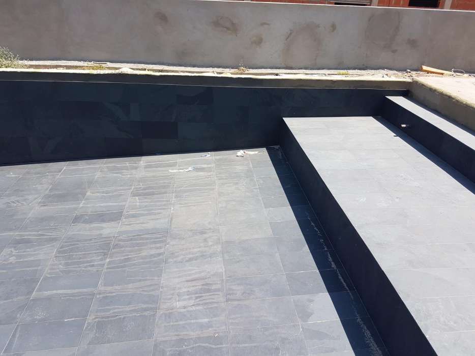 Ardosia preta em pisicina