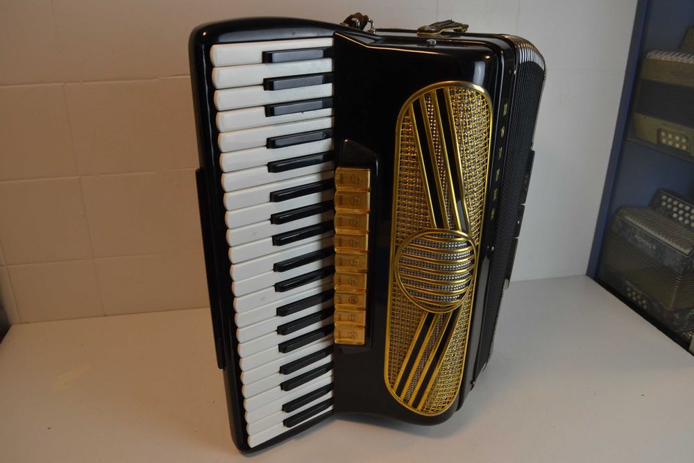 Acordeao hohner Verdi VN 4 Voz, N .437