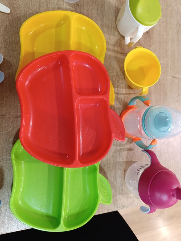 Pratos, talheres e copos bebé