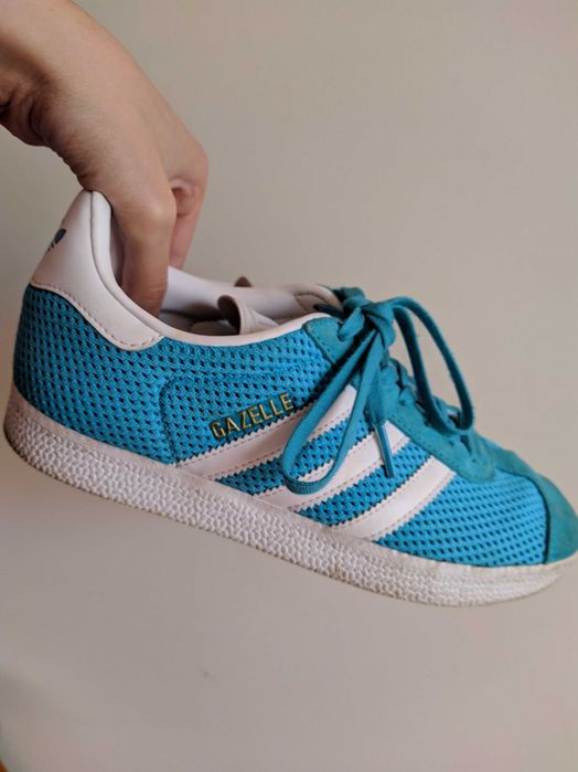 Sapatilhas azuis adidas gazelle