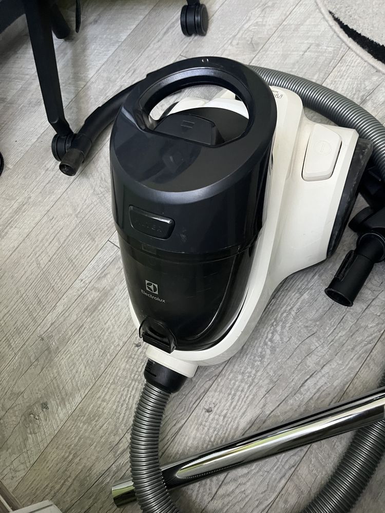 Odkurzacz elektrolux bezworkowy