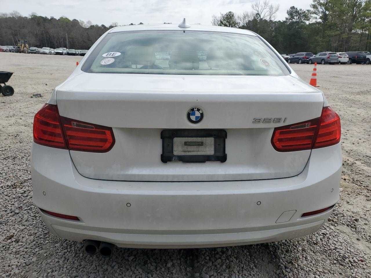 BMW   328 i 2014