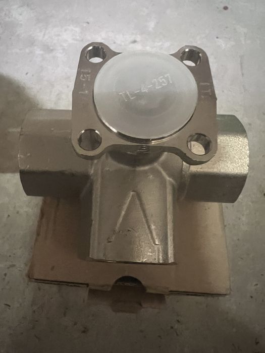 Клапан трьохходовий , R3025-10B-2, нові, в наявності 3 шт