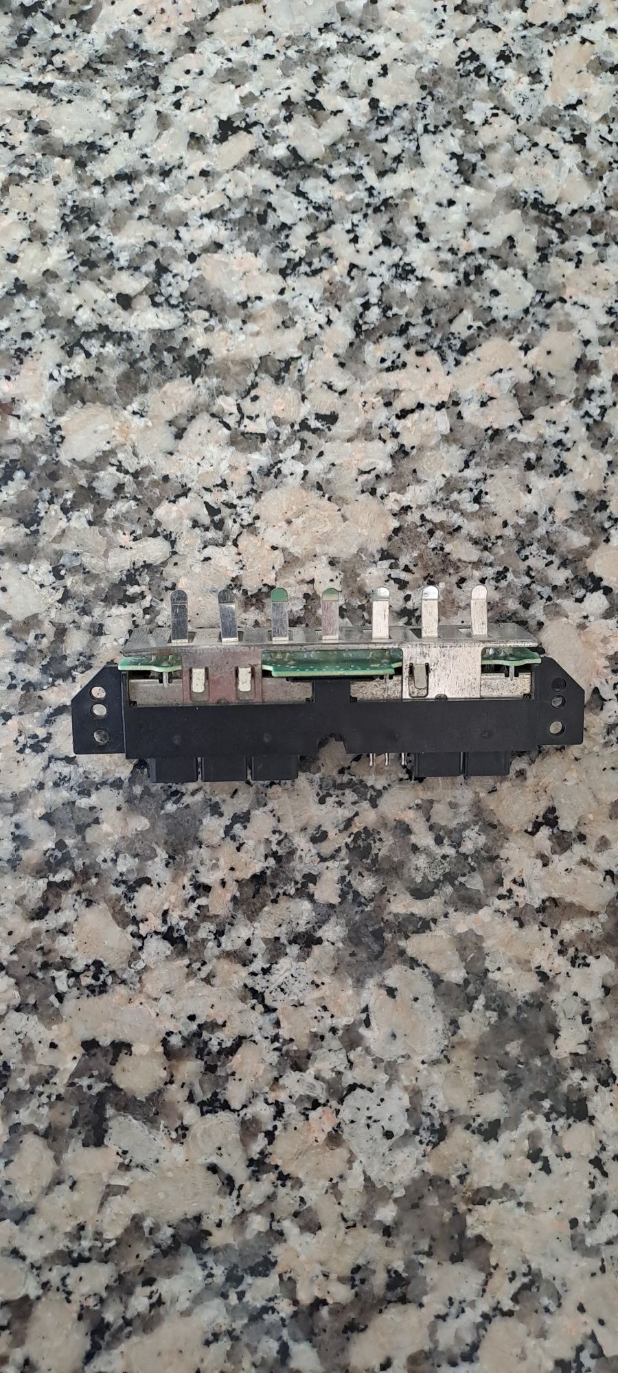 Entrada dos comandos ps2 fat a funcionar com algum desgaste + parafuso