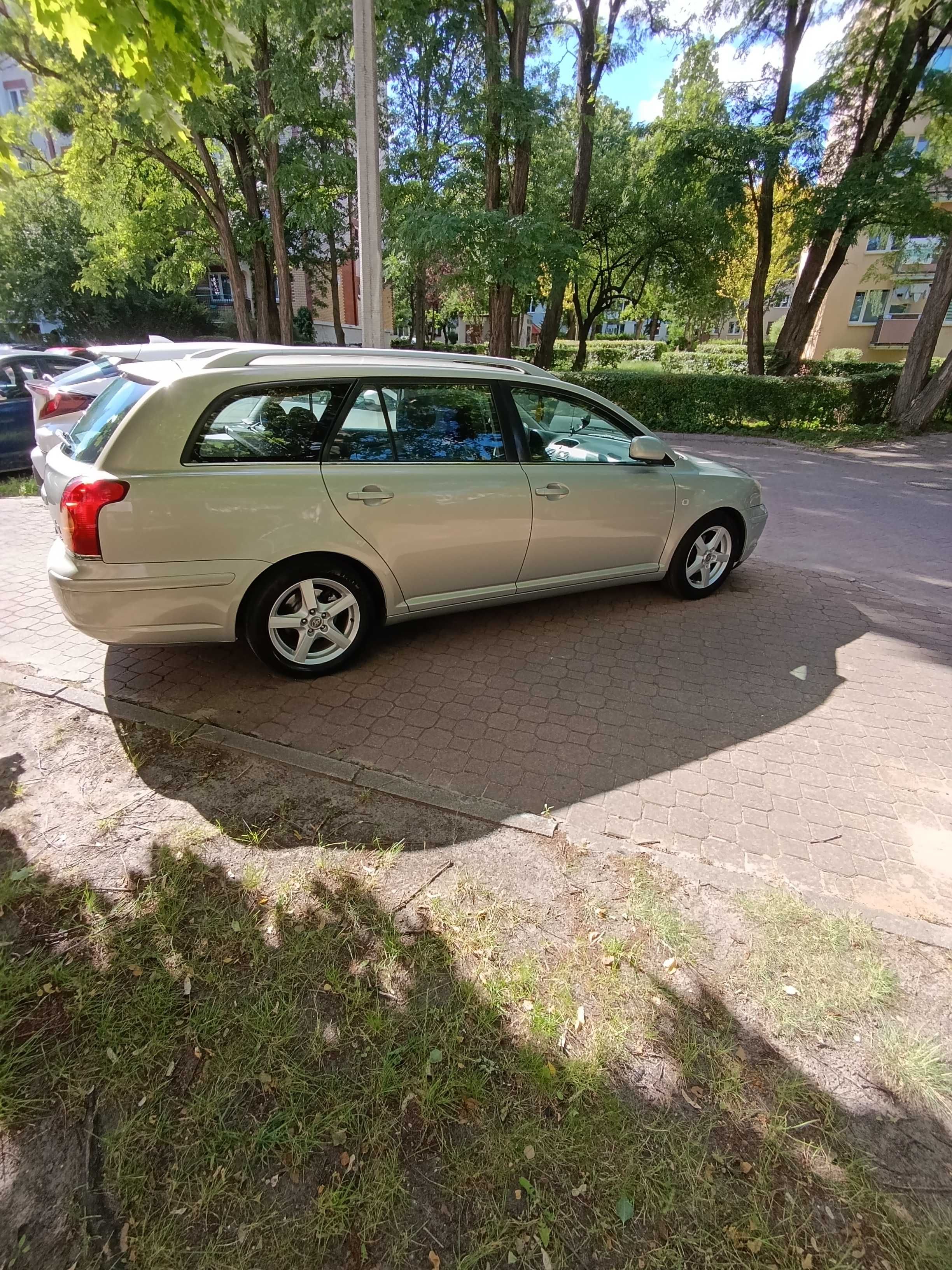 Toyota Avensis 1.8 benzyna