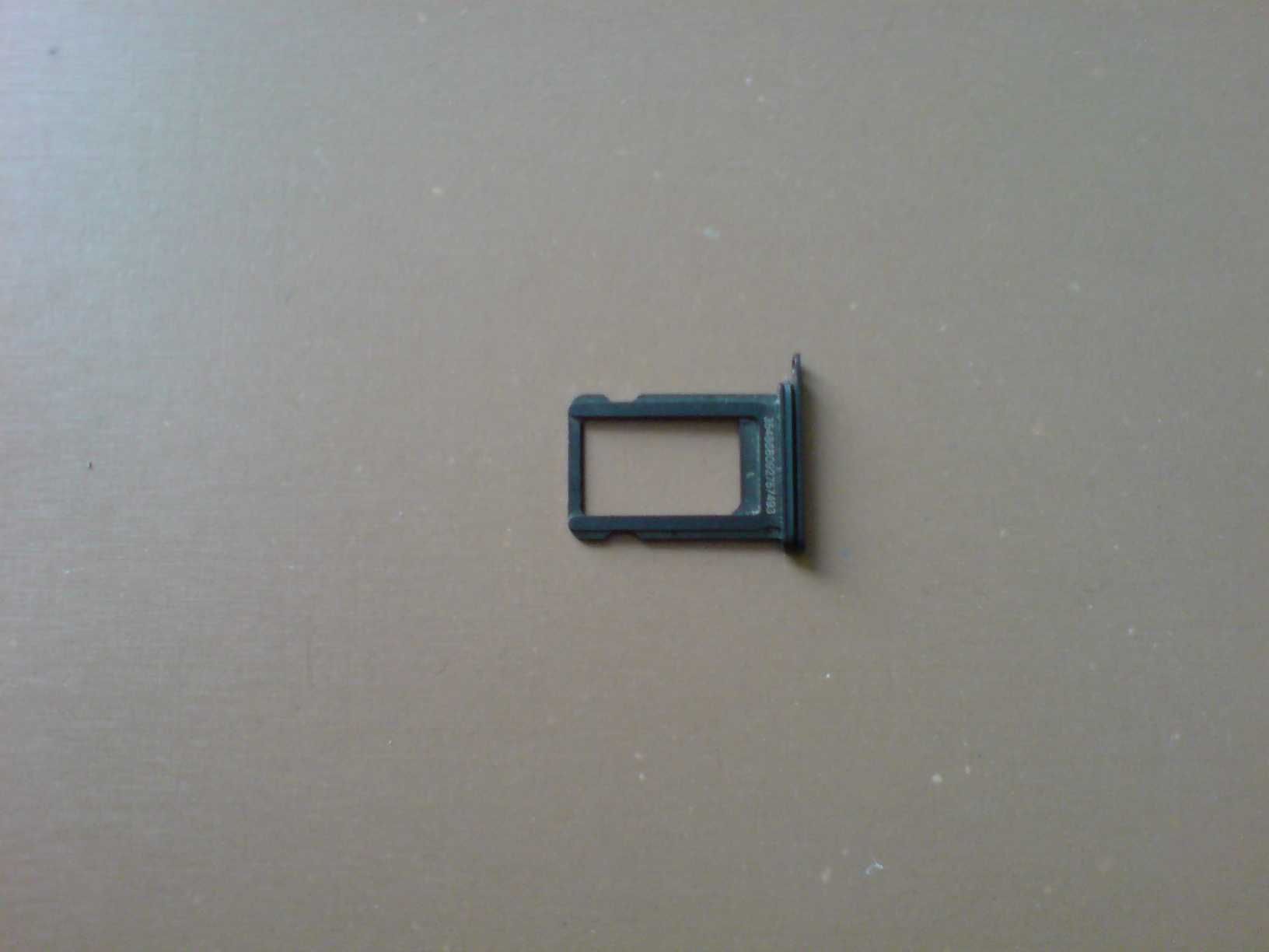 iPhone  7  Plus  tacka  karty  sim