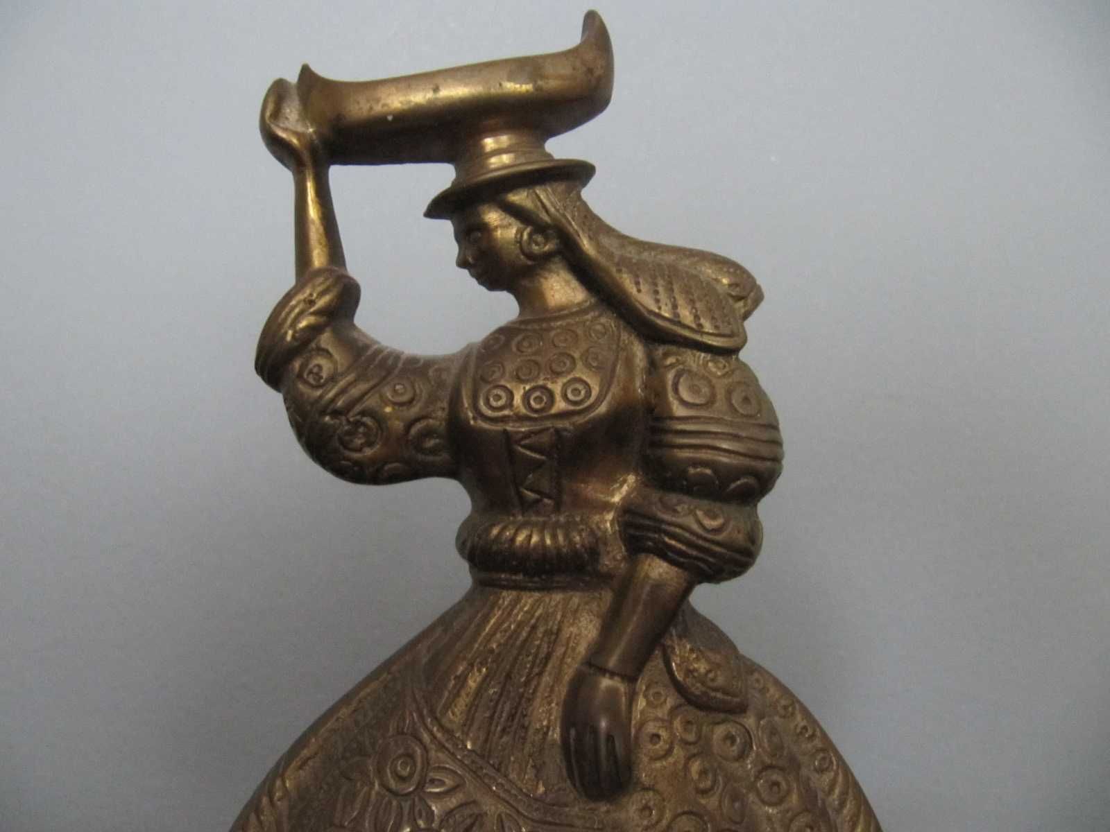 Peça portuguesa antiga em bronze