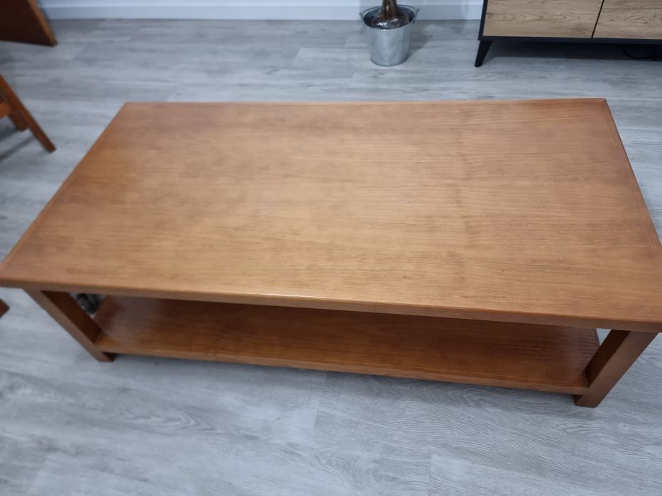 Mesa de pinho mel para sala