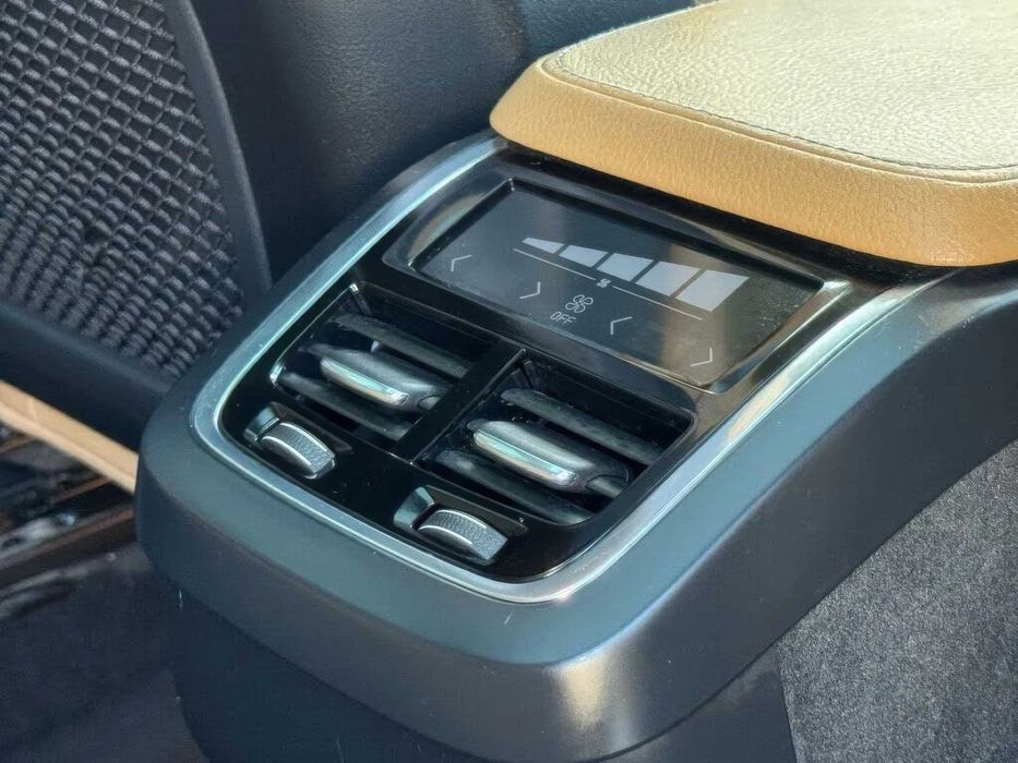 Volvo XC90 T6 Momentum      2016