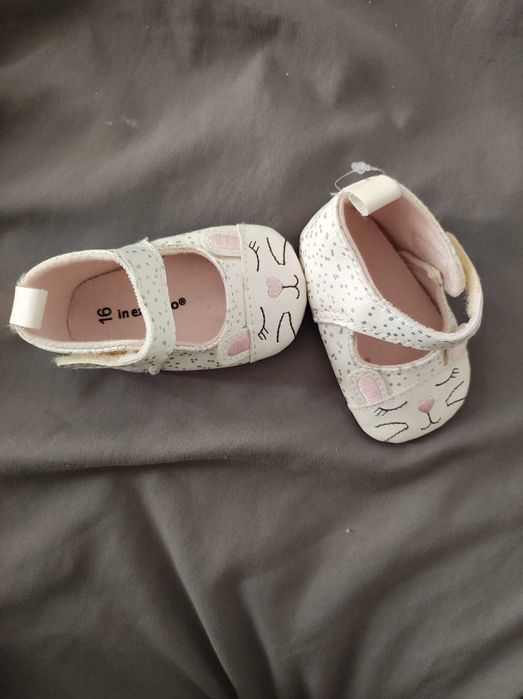 Buty niechodki dla dziewczynki rozmiar 16. Nowe, idealne do chrztu