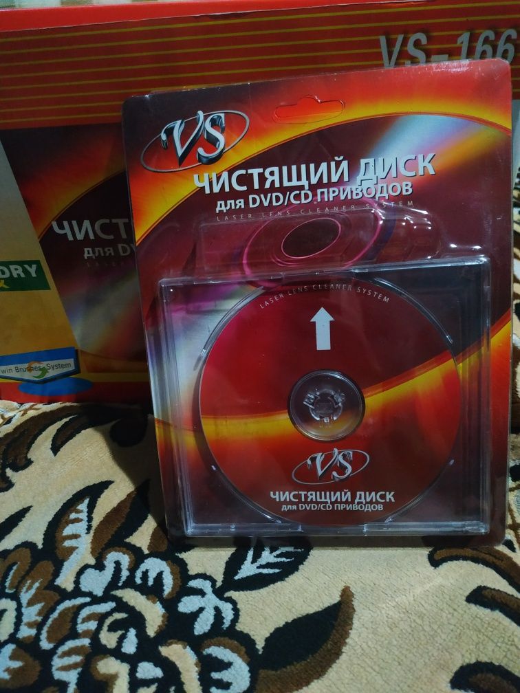 Чистящий диск VS для чистки CD/DVD приводов с жидкостью.Новый.