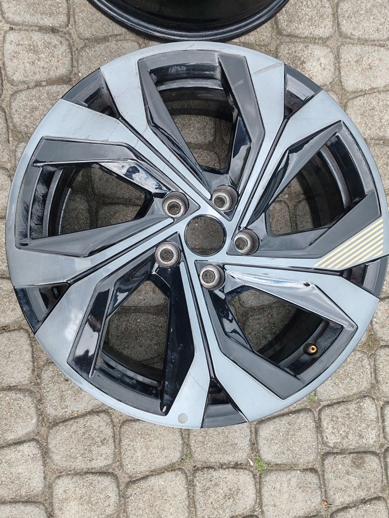 Felgi aluminiowe R18 5x114,3 Renault Austral Captur Arkana GT RS Et35
